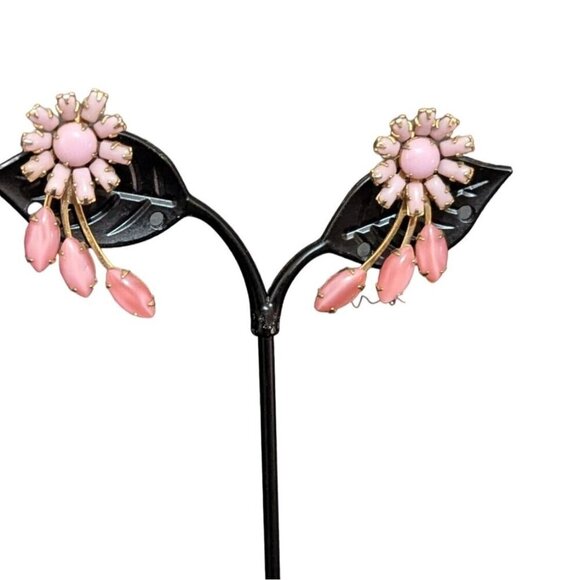 Vintage Pink Floral screw back Earrings Gold-Tone Retro Chic Jewelry Statement - Picture 7 of 10